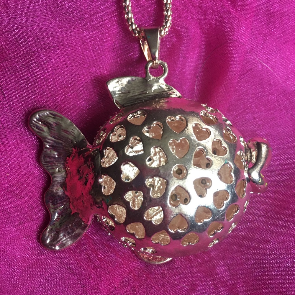 Fish Necklace - Picture 3 of 6